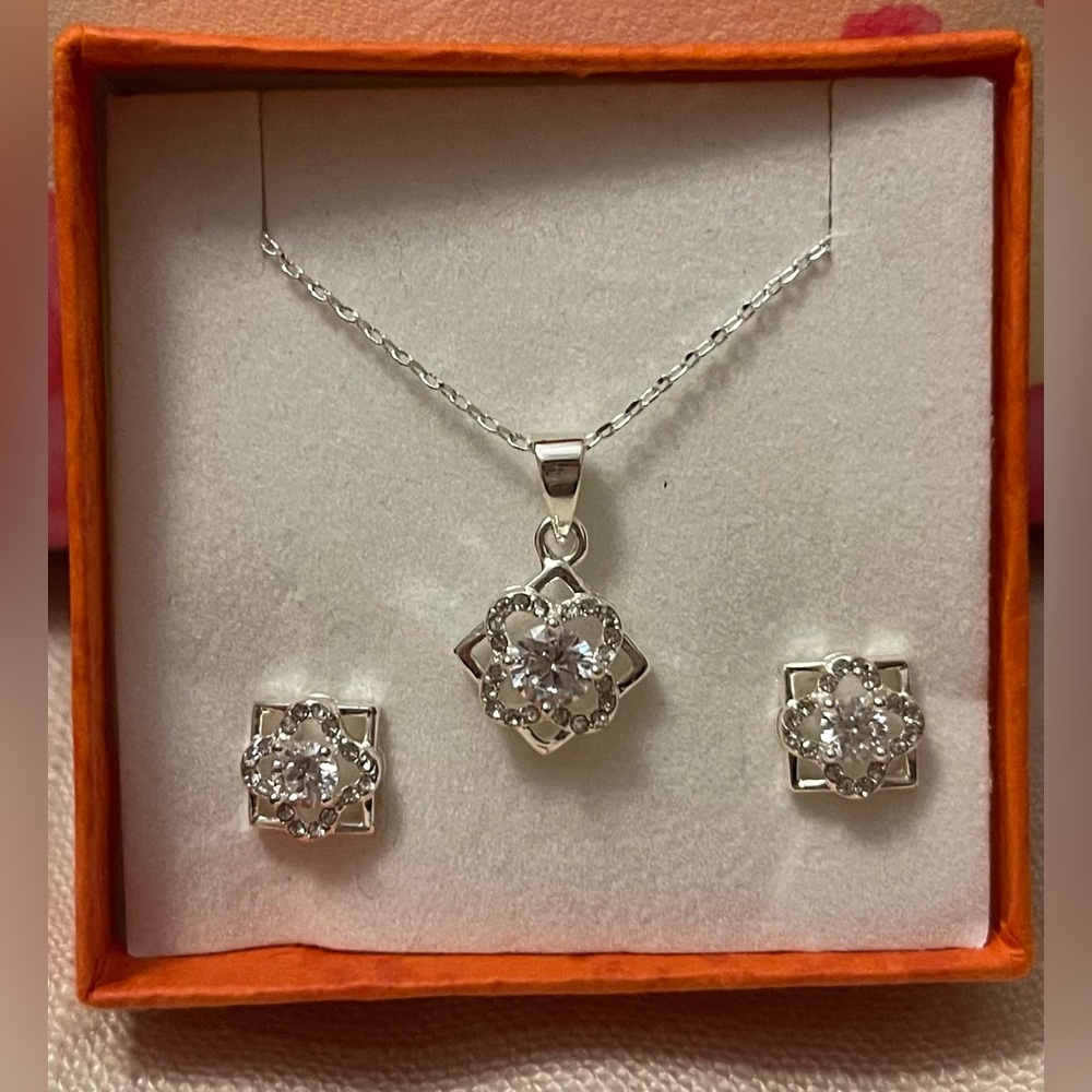Silver diamond neckalace and earrings.